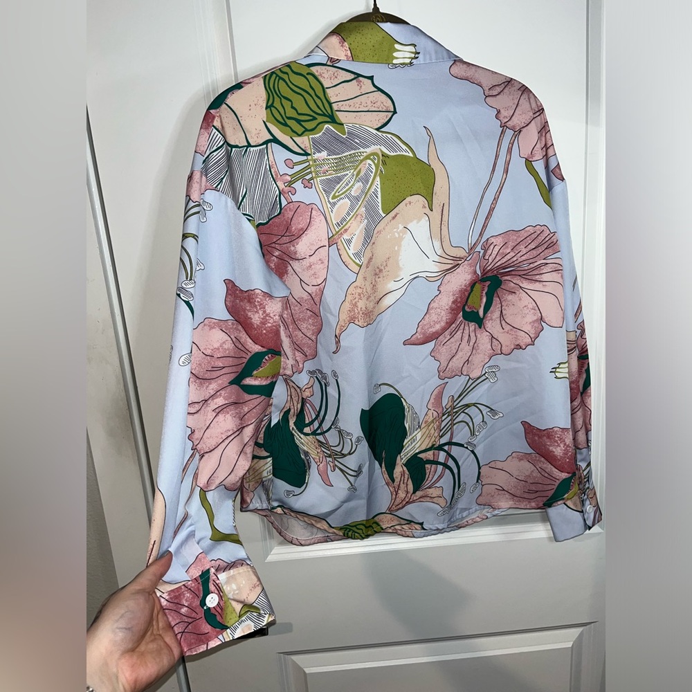 SHEIN Silky Button Up Pink All Over Print Floral Collared Blouse Size Small - Picture 2 of 9